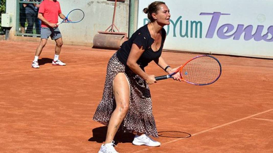 Hülya Avşar'dan kas şovu! Spor yaptığı anları sosyal medyadan paylaştı "Kim der 59 yaşında" 2